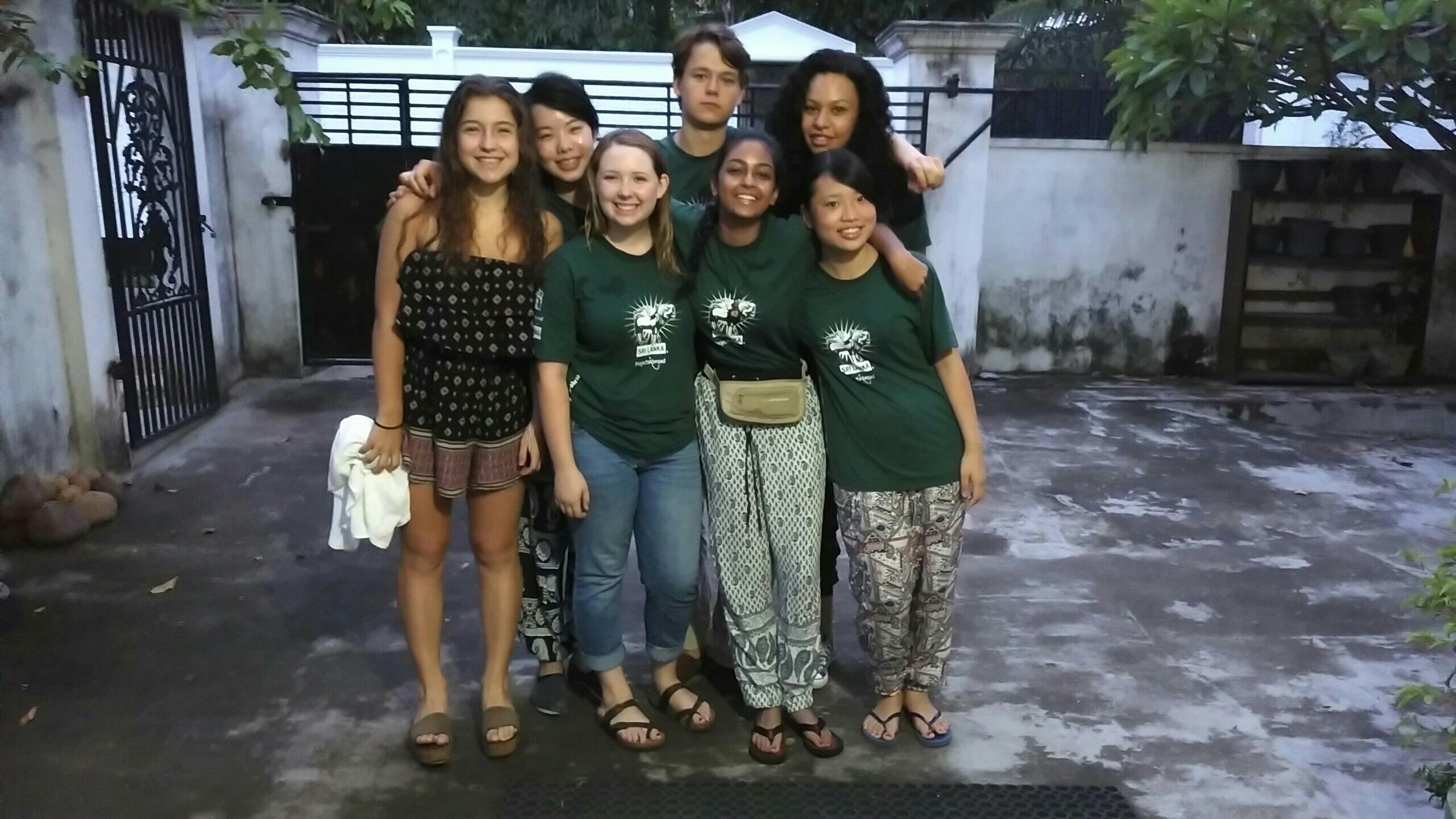 A group of teenagers on Projects Abroad's Dentistry internship in Sri Lanka Interns gain dental work experience and explore the country on our project for teenagers in Sri Lanka